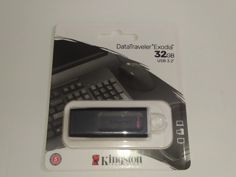 Usb_flash_32gb_80bs_1